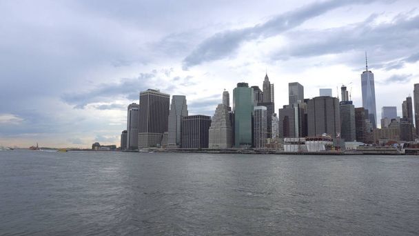 Downtown Manhattan na East River - Zdjęcie, obraz