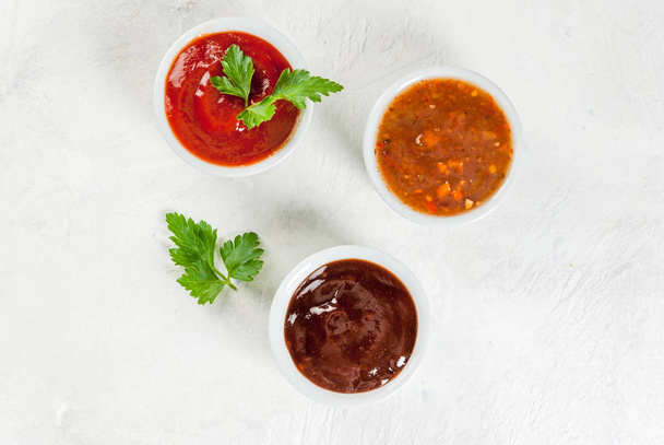 Três tipos de molho de tomate vermelho
 - Foto, Imagem