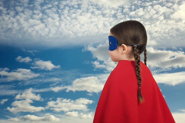 Söpö pieni supersankari tyttö punainen viitta
 - Valokuva, kuva