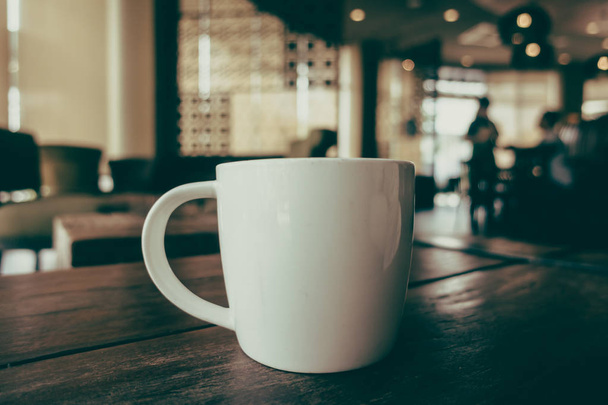 чашка белого кофе - Фото, изображение