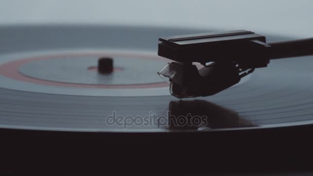 Vanha vintage gramofoni pelaa lp vinyyli ennätys
 - Materiaali, video