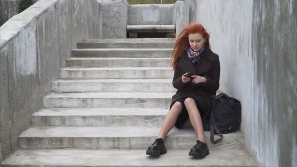 Woman with headphones and smartphone - Footage, Video