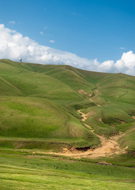 montanha, monte, colina. Cazaquistão. Tien Shan. Planalto de Assy
 - Foto, Imagem