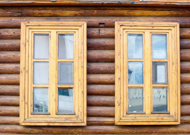 Текстура, фон. дерев'яні вікна, дерев'яний будинок, будинок з колод, колод
 - Фото, зображення