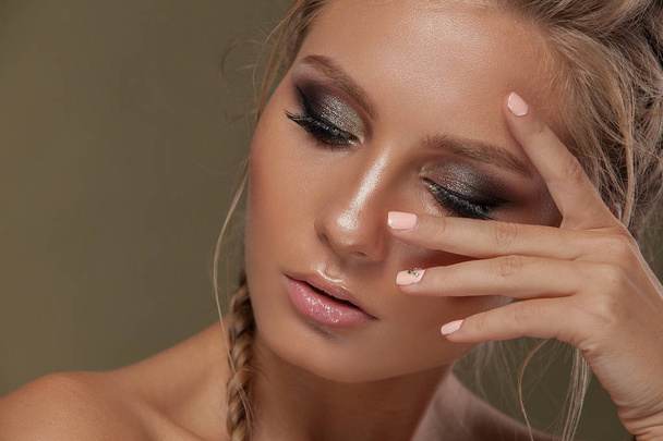 Beauty face woman with beautiful make-up color . - Foto, imagen