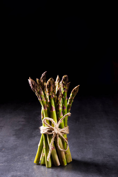 bounch of fresh asparagus - Foto, Bild