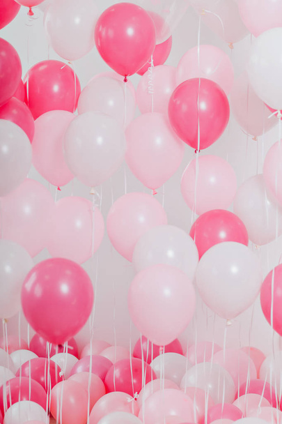 The room with pink balloons - Фото, зображення