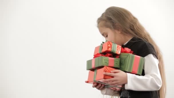 kleines Mädchen mit Geschenken - Filmmaterial, Video