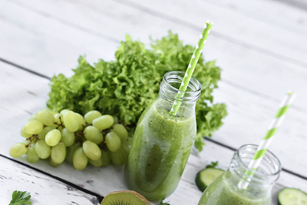 Zelené smoothie, zdravé, bio nápoje - Fotografie, Obrázek