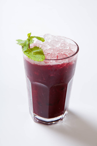 Blueberry Daiquiri cocktails. Rum, blueberries, liqueur, lime juice. - Zdjęcie, obraz