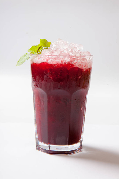 Blueberry Daiquiri cocktails. Rum, blueberries, liqueur, lime juice. - 写真・画像