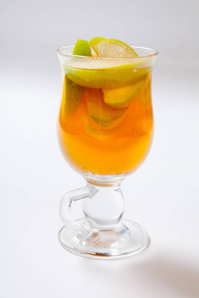 Spiced apple cider. Hot cocktail in the glass - Fotoğraf, Görsel