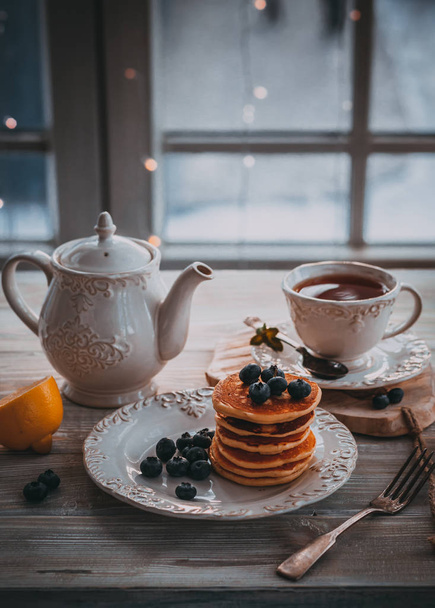 Puncakes with hot tea - Φωτογραφία, εικόνα