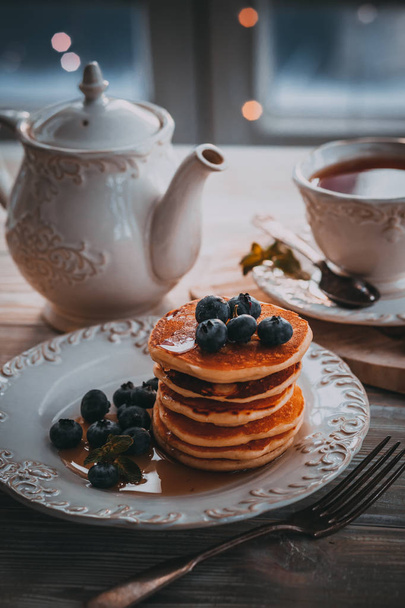 Puncakes with hot tea - Foto, immagini