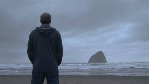 男は海に見える - 映像、動画