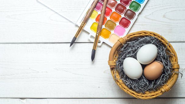 painting eggs holiday Easter - 写真・画像