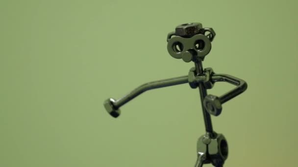 Metalowa figurka człowieka - Materiał filmowy, wideo