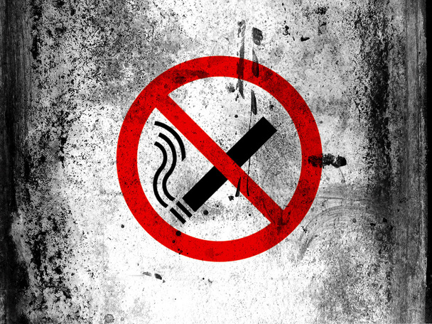 Výstraha-zákaz kouření na desce s výstřední špinavé skvrny všude - Fotografie, Obrázek