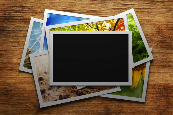 Stapel van kleurrijke foto's met leeg frame - Foto, afbeelding