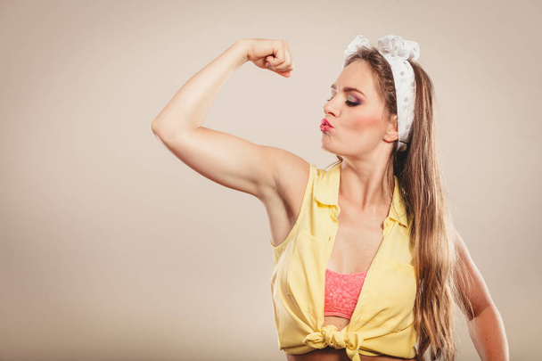 Happy pretty pin up girl showing off muscles. - Foto, immagini