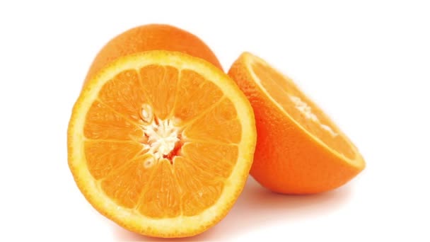 Rodajas de naranja girando sobre fondo blanco
 - Metraje, vídeo