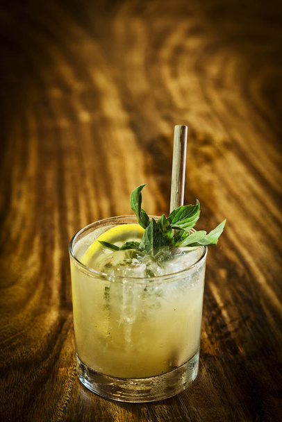 mint julep cocktail drink in bar - Valokuva, kuva
