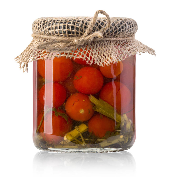Un frasco de vidrio de tomates enlatados - Foto, Imagen