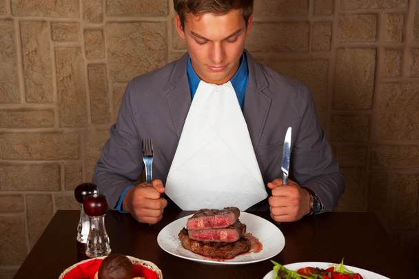 Eszik egy marha steak - Fotó, kép