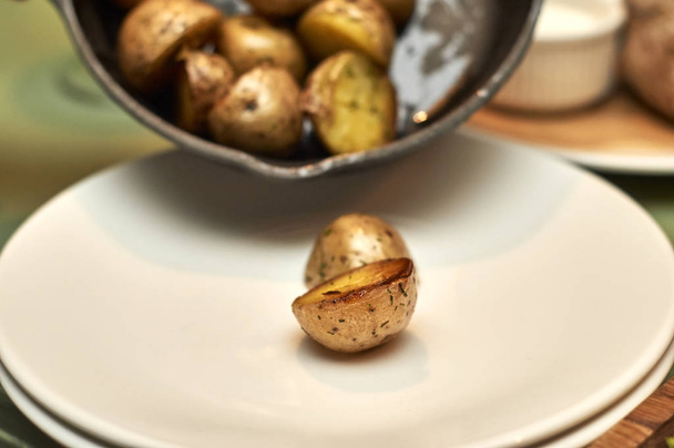 Kurtka ziemniaki z koperkiem - Zdjęcie, obraz