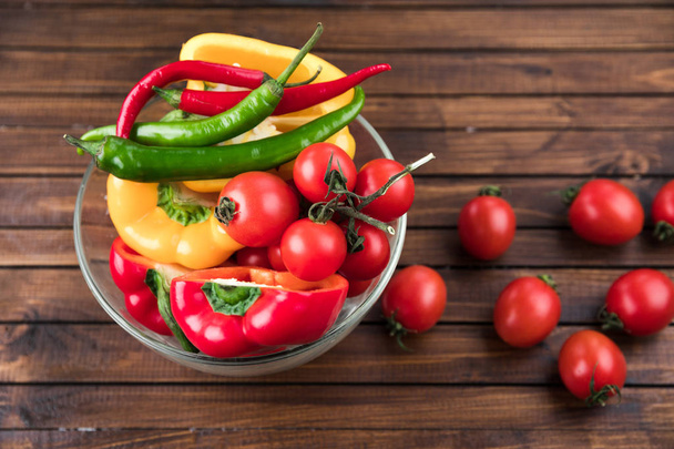 cherry tomaten en paprika 's   - Foto, afbeelding