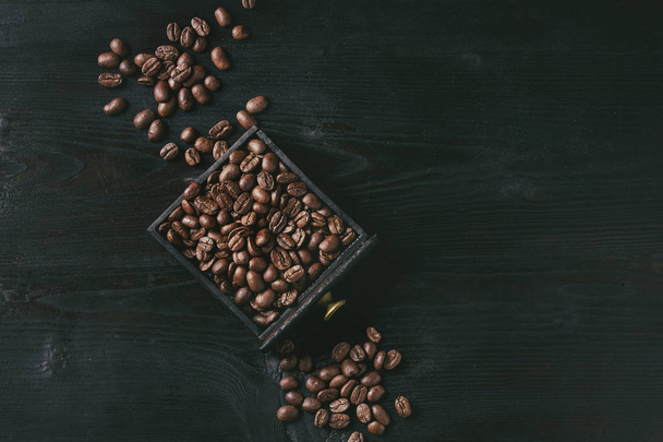 Roasted coffee beans over black - Fotoğraf, Görsel