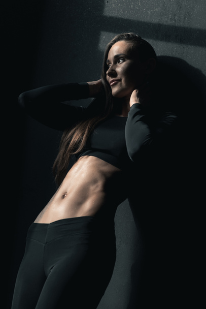 Sporty woman posing  - Valokuva, kuva