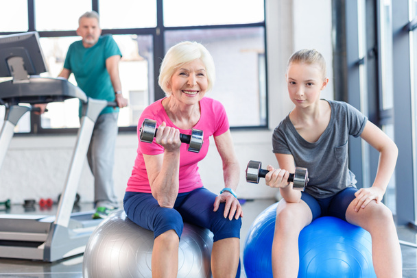 Senior woman with girl in gym  - Photo, Image