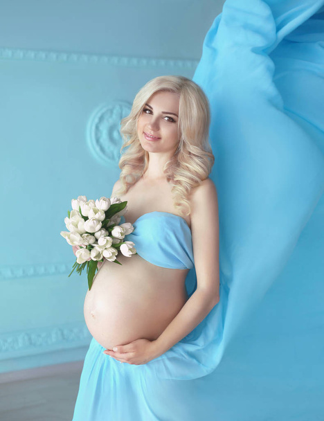 Pregnancy, Beautiful pregnant woman. Happy motherhood. Attractiv - Foto, Bild