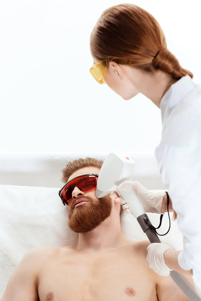 man receiving laser skin care - Foto, afbeelding