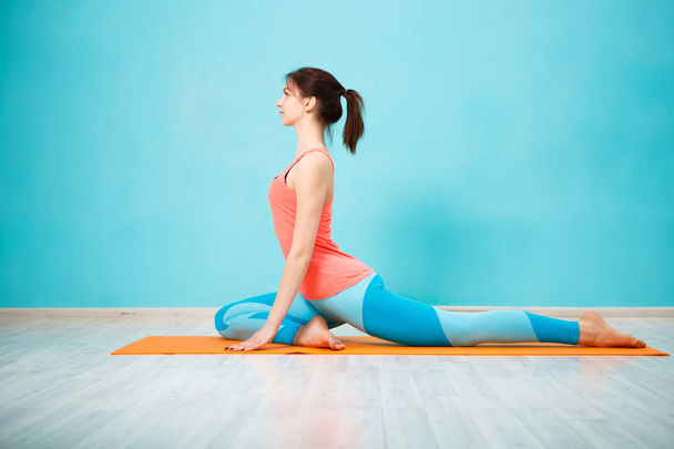 Girl in gym doing yoga - Photo, image