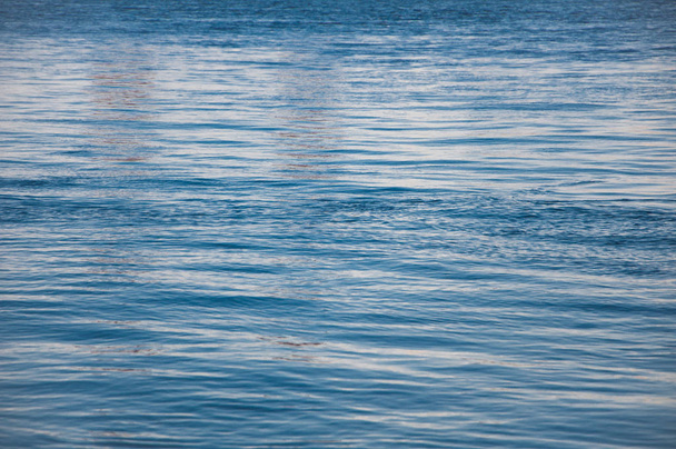 夏の青い水表面波風鮮度 - 写真・画像