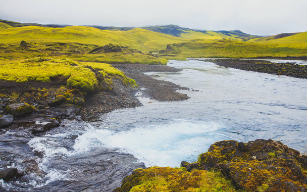 berühmtes isländisches beliebtes Touristenziel und Wanderzentrum im Hochland Islands landmannalaugar bunte Berge Landschaft Blick, Südisland - Foto, Bild