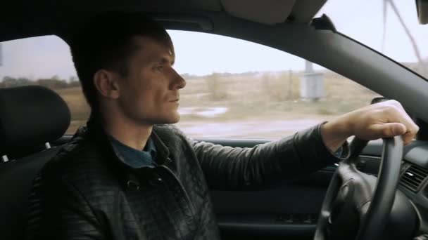 The driver rides the cars. The young man behind the wheel - Footage, Video