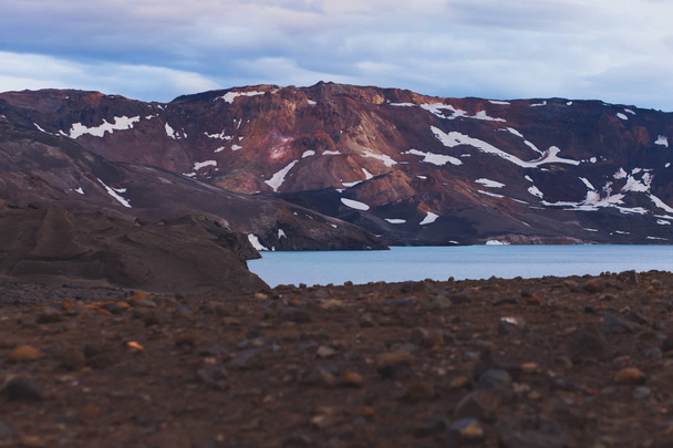 Vue du volcan géant icelandique Askja avec deux lacs de cratère, Islande
 - Photo, image