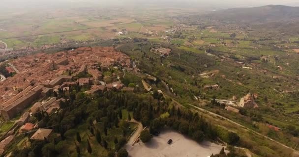 Hava atış, basilica di Santa Margherita ve Medici Kalesi'nin Girifalco Cortona Toskana, İtalya, 4k - Video, Çekim