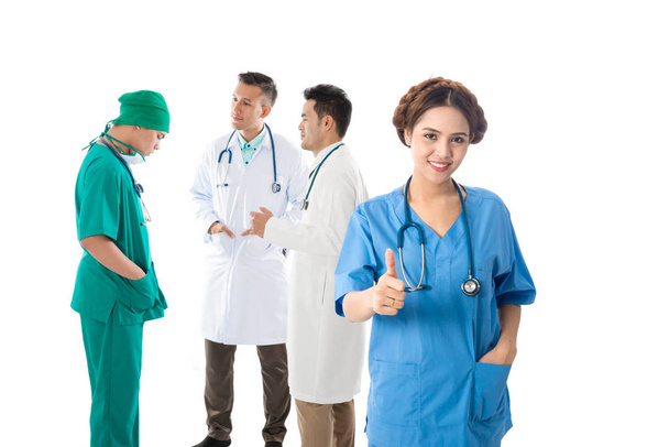 Asiático masculino y femenino médico y enfermera en blanco fondo
 - Foto, Imagen