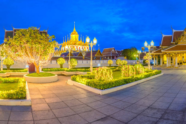 Chrám Wat Ratchanatdaram ve čtvrti Pathumwan, Thajsko. - Fotografie, Obrázek