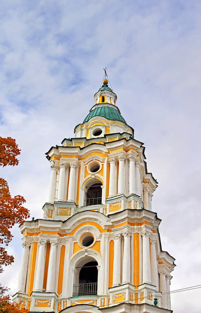 Campanario del monasterio Trinity en Chernigiv, Ucrania
 - Foto, imagen