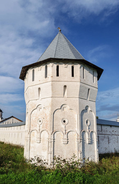 White tower of ancient Russian monastery - Foto, Bild