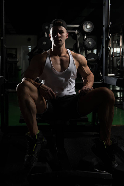 Guy Resting In Healthy Club Gym - Valokuva, kuva