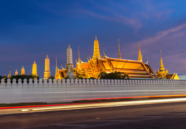 Wat Phra Kaew, Chrám smaragdového Buddhy zároveň Twilight, Bangkok, Thajsko. - Fotografie, Obrázek