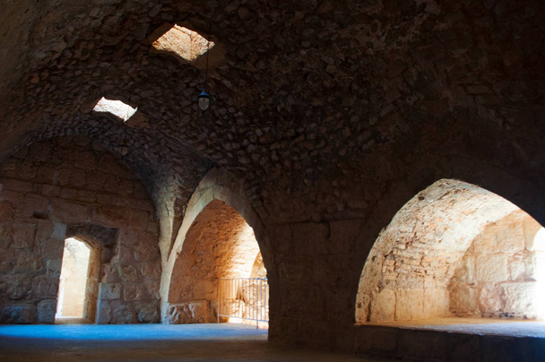 Jordânia: os interiores do Castelo de Ajloun, castelo muçulmano construído pelos aiúbidas no século XII, ampliado pelos mamelucos, em uma colina pertencente ao distrito de Mount Alun, no Vale do Jordão
 - Foto, Imagem