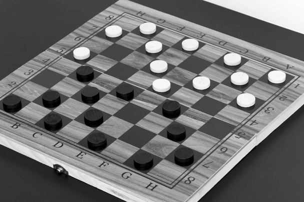 Queens Panie gra sfotografowane na szachownicy - Zdjęcie, obraz