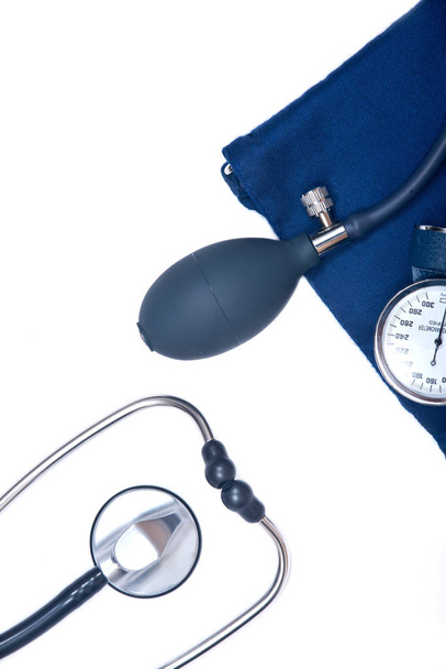 Stethoskop und Blutdruckmessgerät - Foto, Bild